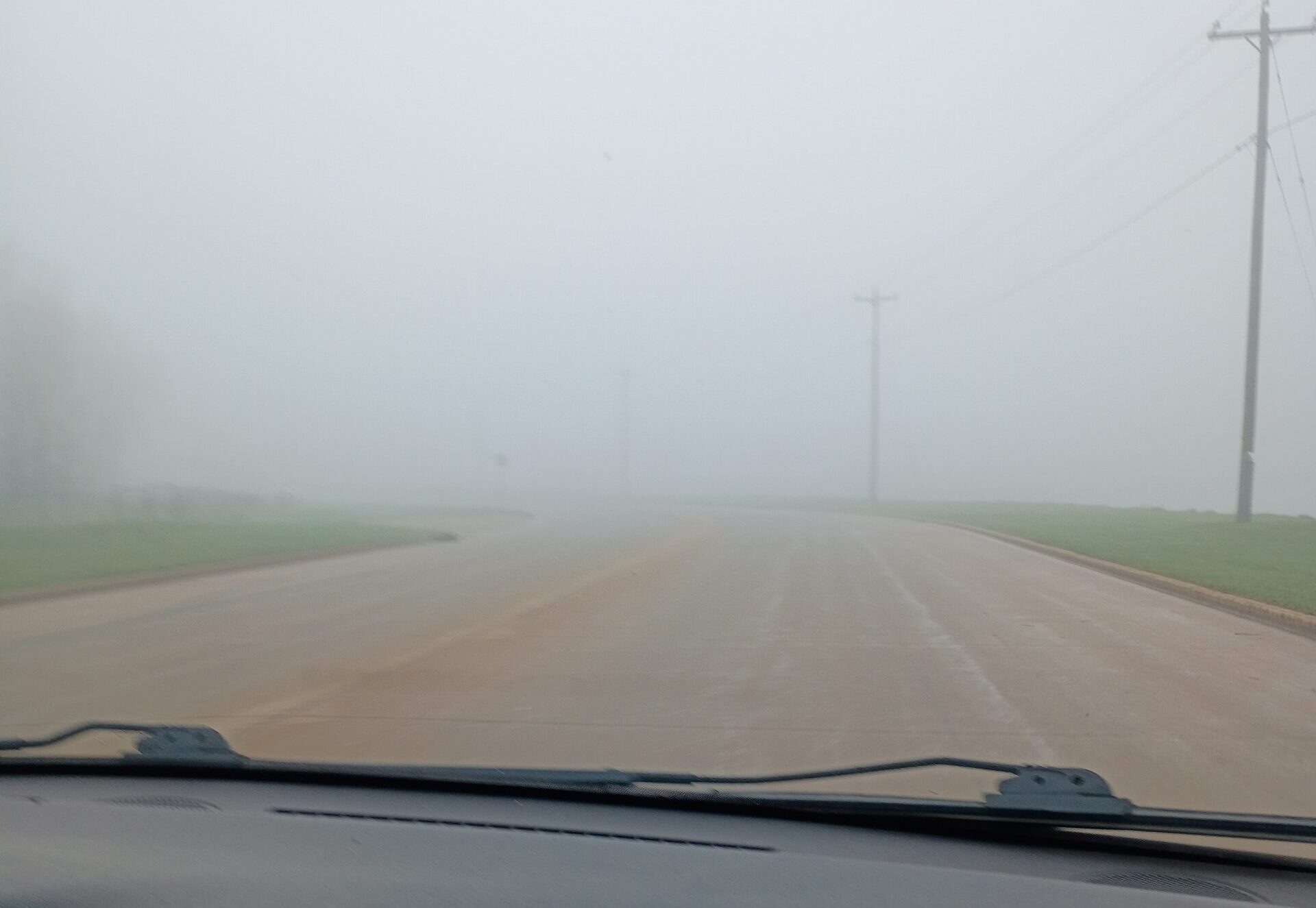 Narrow road, not easily traveled. Not identical to other easy roads.